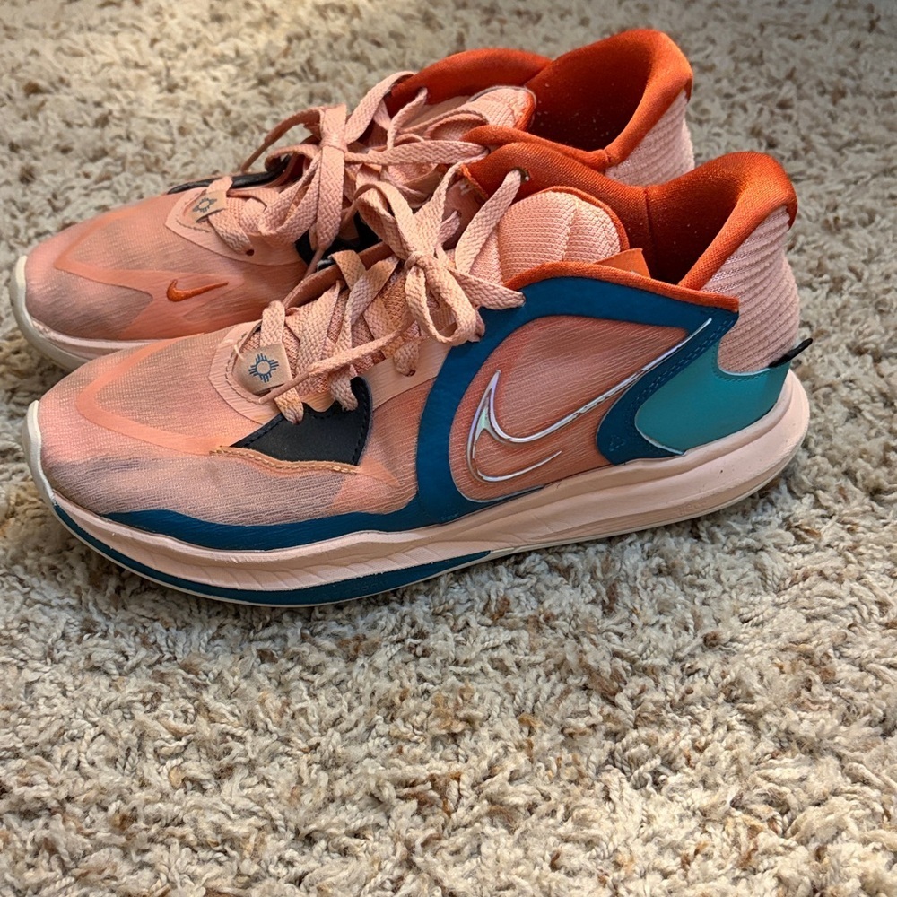 Nike Kyrie Low 5 Women’s Sneakers size 8 - Picture 2 of 8